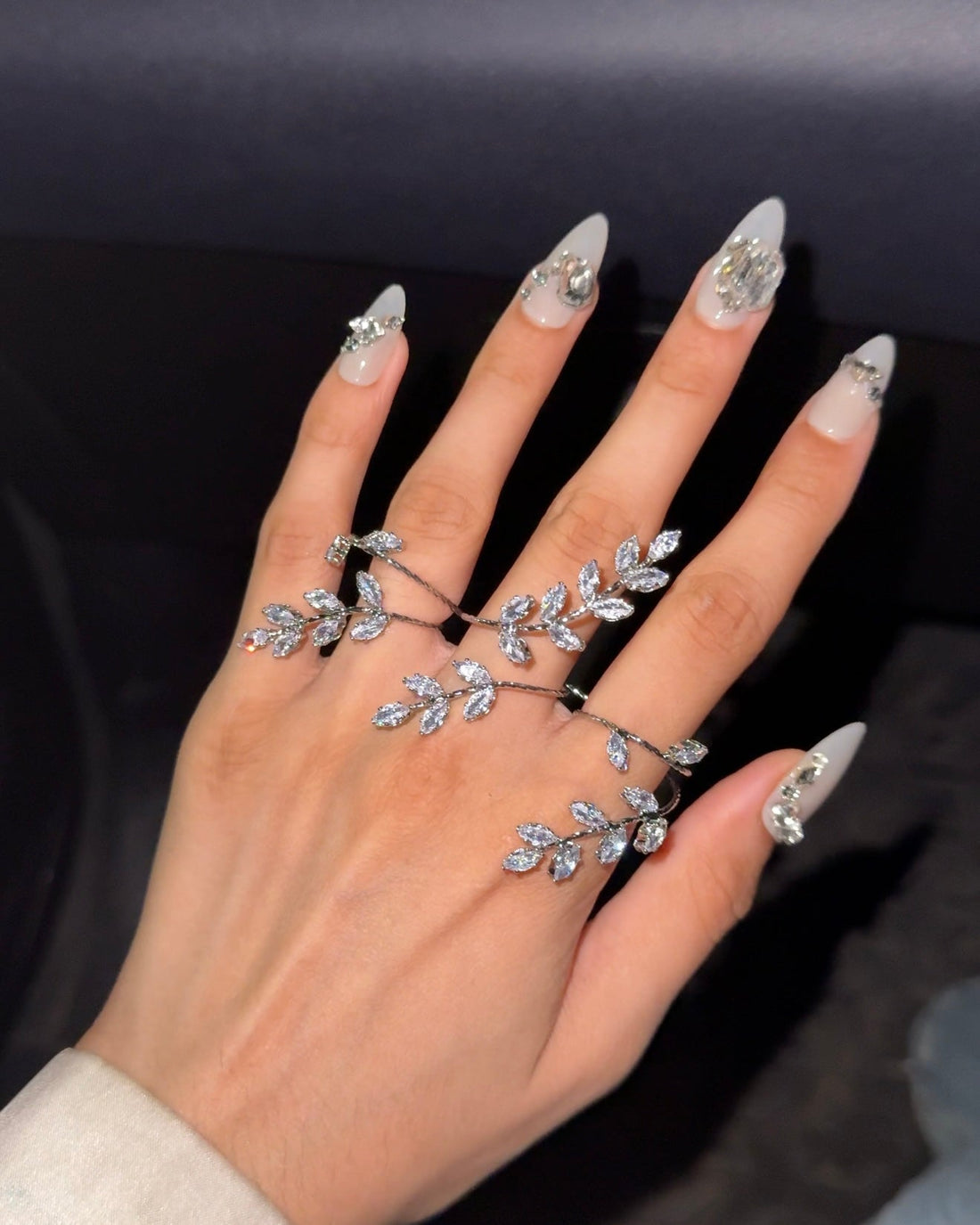 Aurora Mist Hand Jewelery (golden)